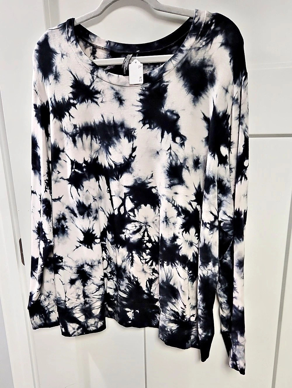 Torrid Long Sleeve Tie-Dye Top in Black & White Like New
